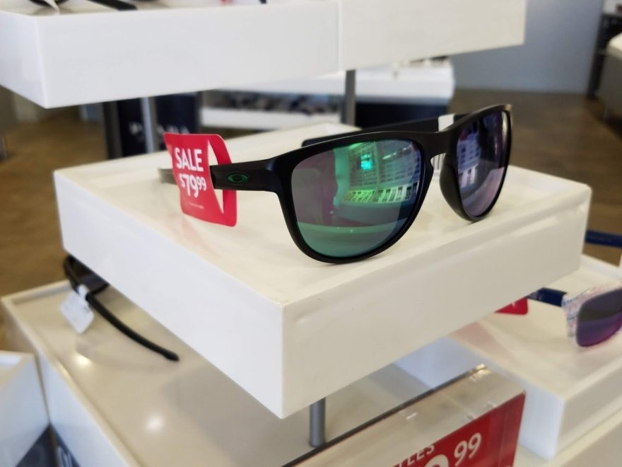 Sunglass Hut